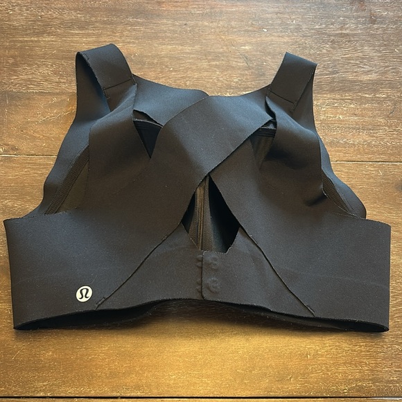 New Lululemon Black Sports Bra with Support Code Technology - Picture 2 of 4